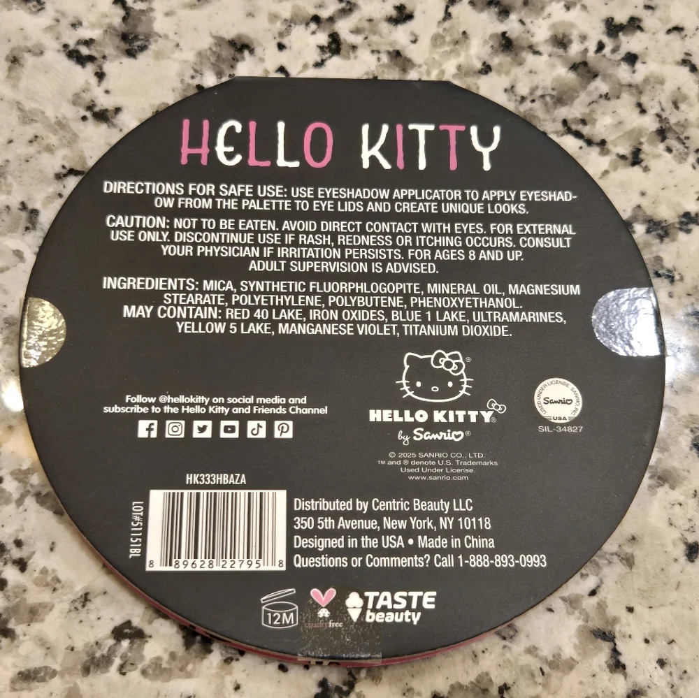 🎀 Hello Kitty Eyeshadow Palette- Halloween